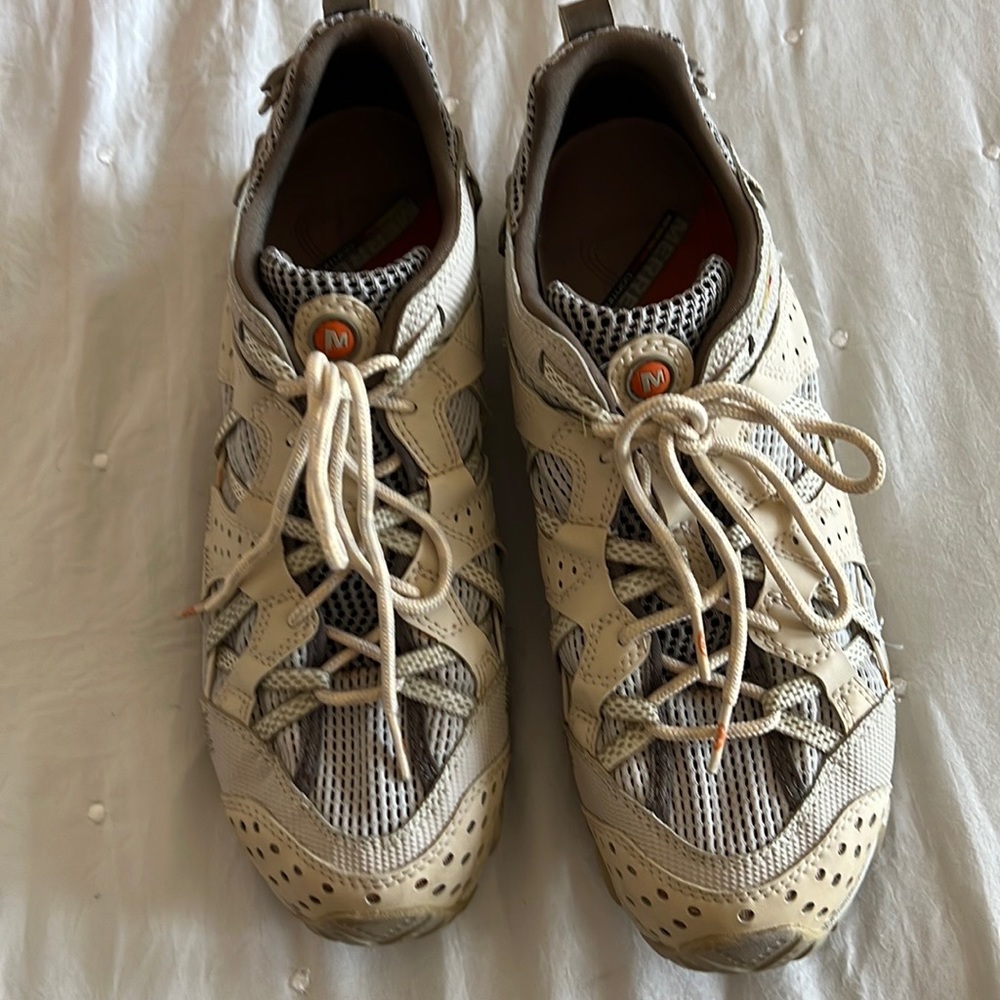 Merrell Vibram Continuum hiking/walking shoe in a size 10 Men/Women